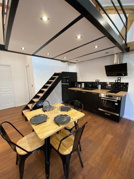 Loft: Le New-York Apartment Rouen Bagian luar foto